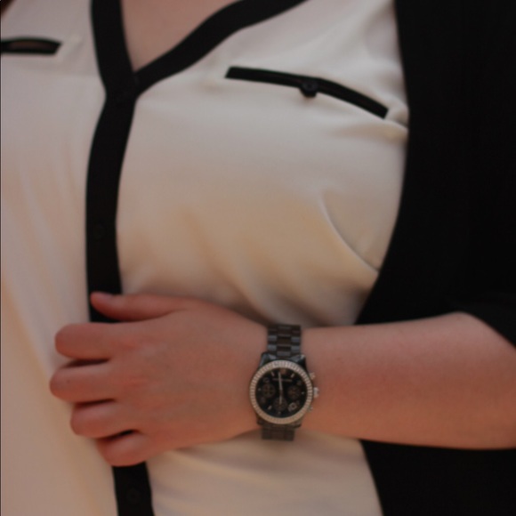 ⬇️ Michael Kors 'Runway Ceramic' Black Watch, 40mm - Picture 4 of 6